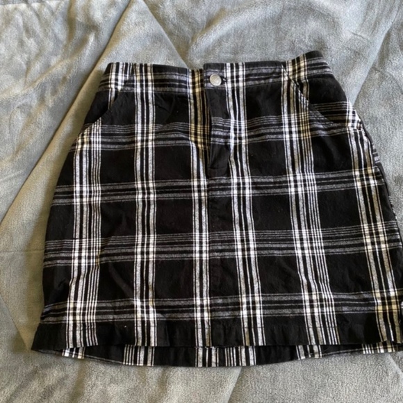 plaid black and white mini skirt and crop top set - Picture 4 of 4